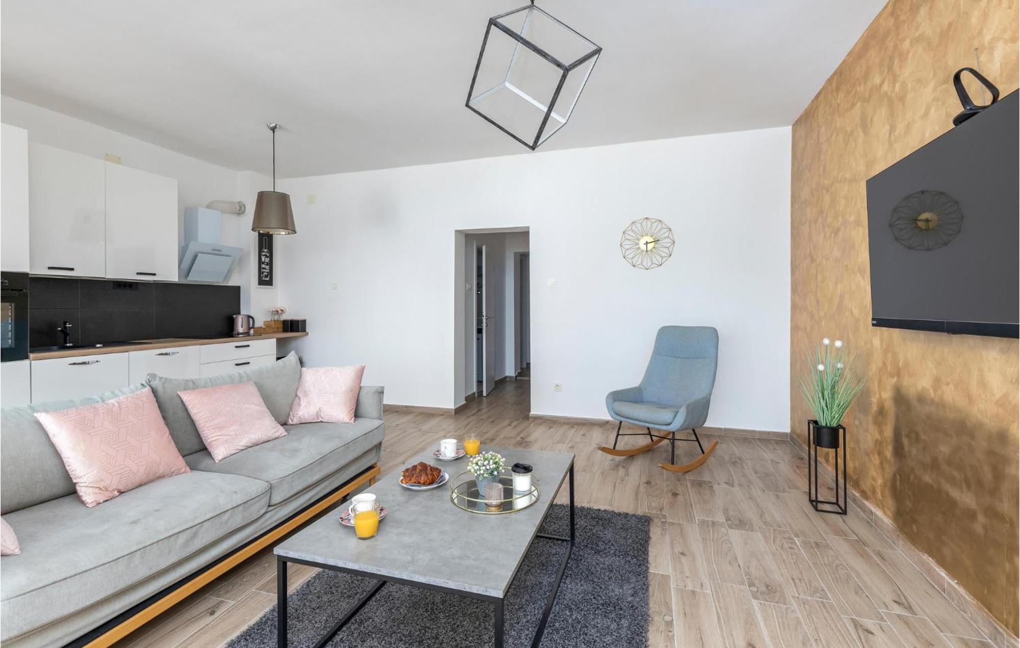Amazing Apartment In Rijeka With Wifi ภายนอก รูปภาพ